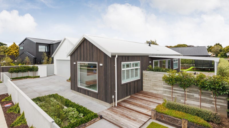 48 Memorial Drive, Hokowhitu, Palmerston North - Carousel 1