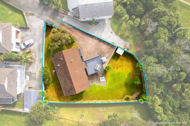 18 Landsdale Place, Massey, Auckland - Carousel 1