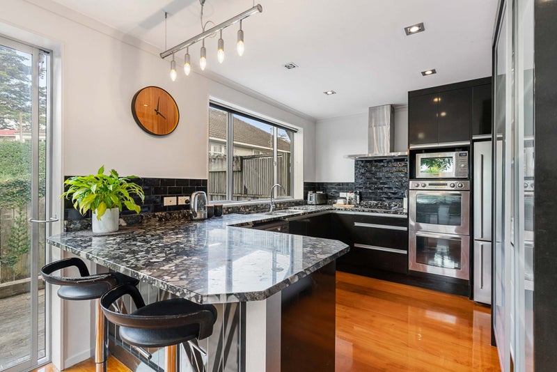 2 Exmouth Road, Northcote, Auckland - Carousel 2