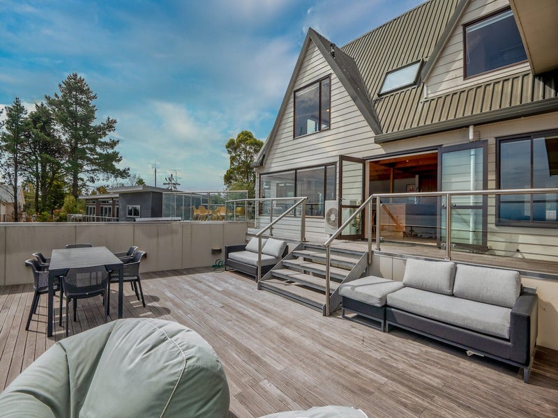 320 Princes Drive, Britannia Heights, Nelson - Carousel 1