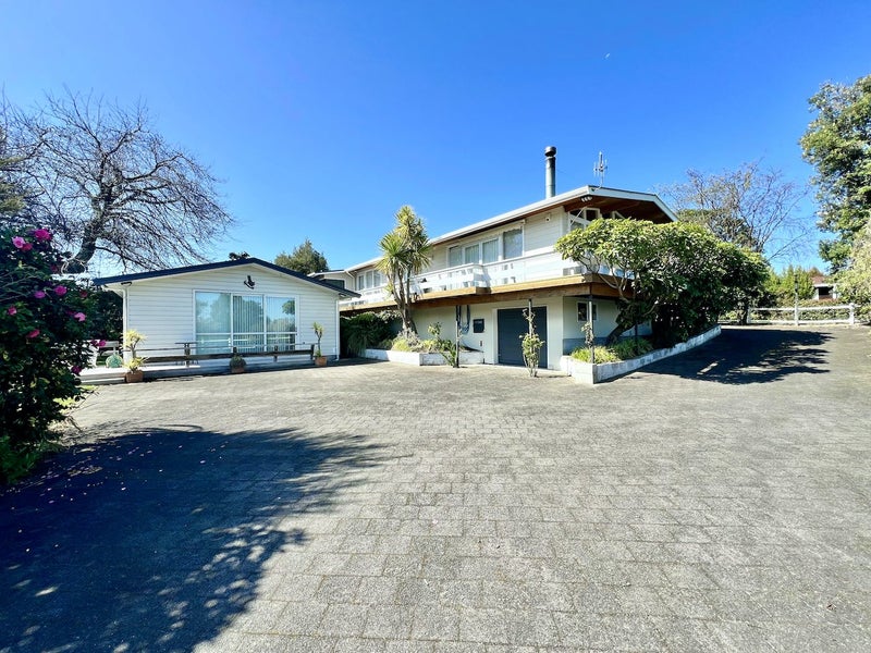 6 Bernard Street, Two Mile Bay, Taupo - Carousel 1