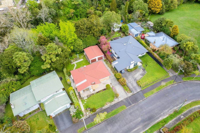 24 Beverley Crescent, Hillcrest, Hamilton - Carousel 2