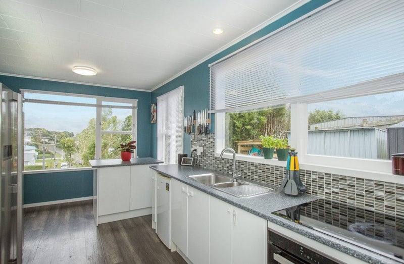 27 Griffiths Grove, Newlands, Wellington - Carousel 2