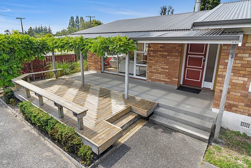 11 Regent Street, Silverdale, Hamilton - Carousel 2