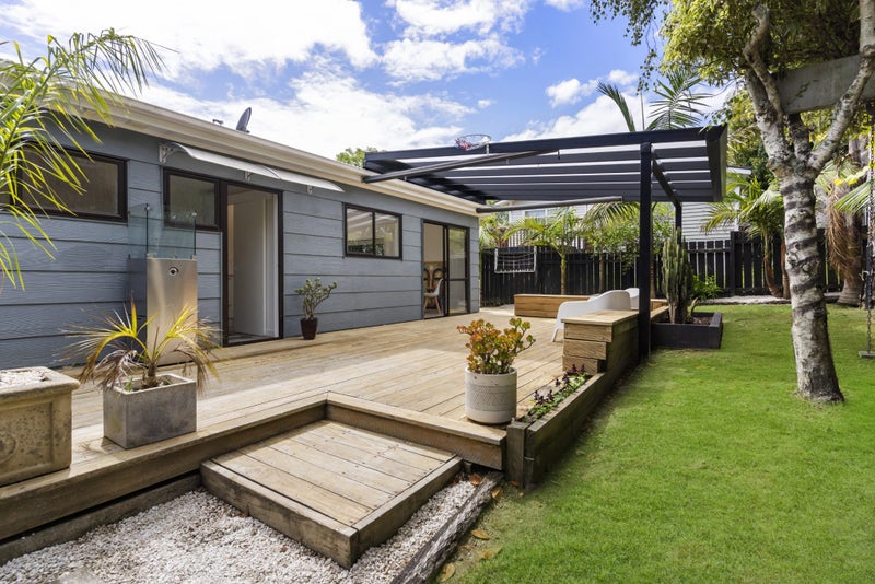 1 Rakino Avenue, Manly, Whangaparaoa - Carousel 1