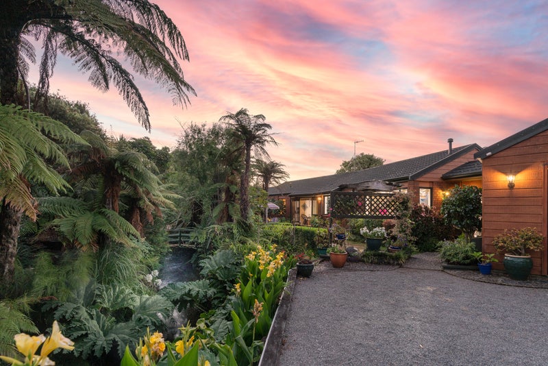 42 Guildford Drive, Paraparaumu - Carousel 1
