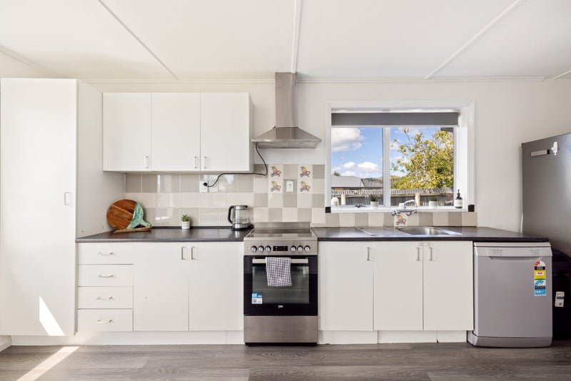 5 Merrington Crescent, Aranui, Christchurch - Carousel 2