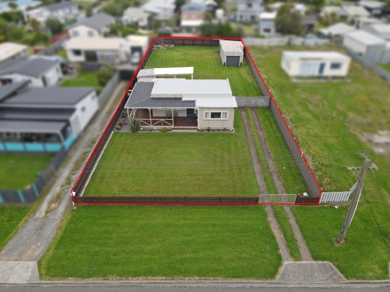18 Linklater Avenue, Foxton Beach, Foxton - Carousel 1