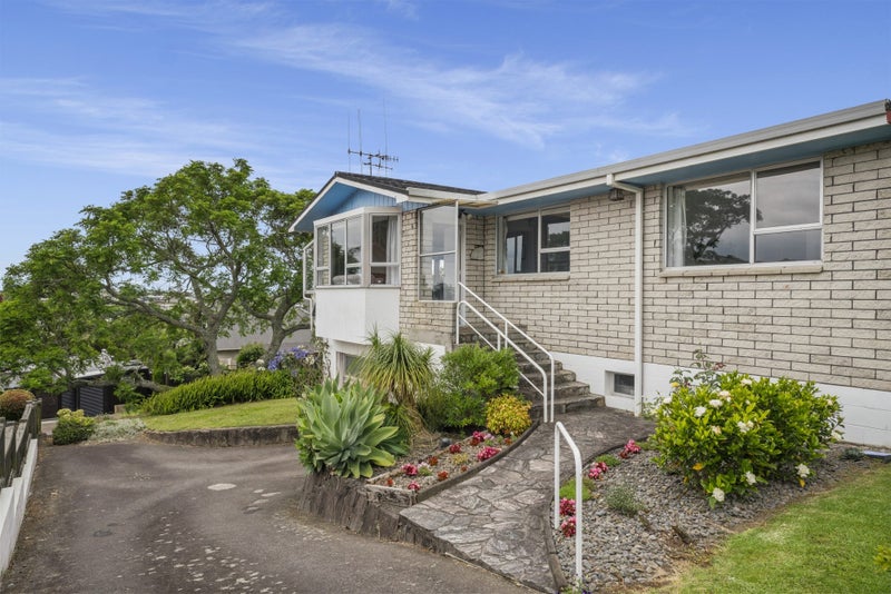 4 Winchester Terrace, Bethlehem, Tauranga - Carousel 1