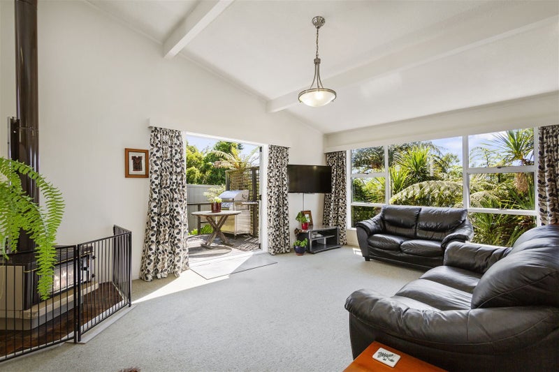 14 Voltaire Street, Karori, Wellington - Carousel 1