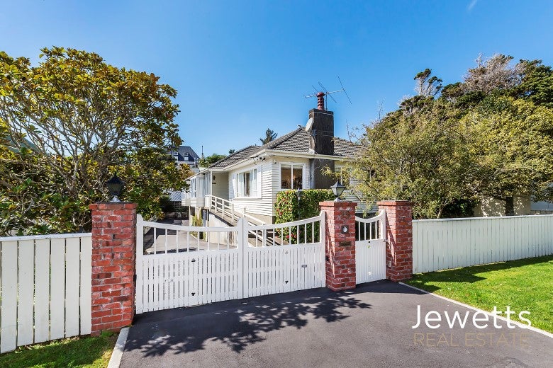 19 Duthie Street, Karori, Wellington - Carousel 1