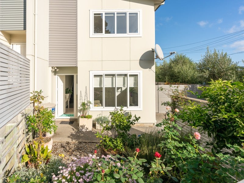 137C Miramar Avenue, Miramar, Wellington - Carousel 1