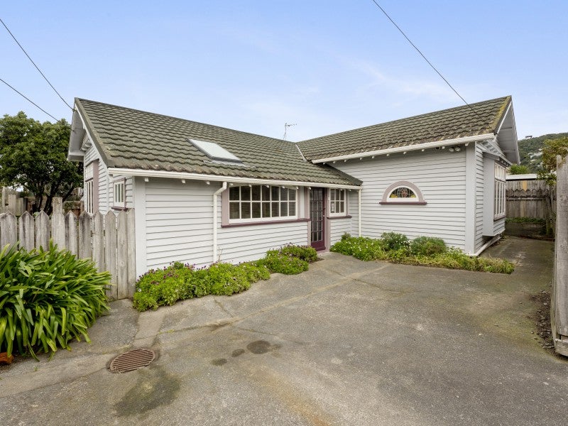 111A Apu Crescent, Lyall Bay, Wellington - Carousel 2