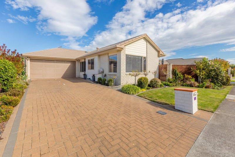 14 Blythfield Place, Taradale, Napier - Carousel 1