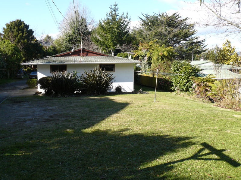 1/90 GRAND VUE ROAD, KAWAHA POINT, Rotorua - Carousel 1
