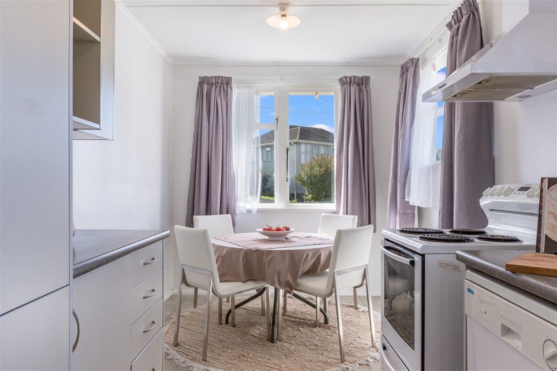 22 Cornwall Crescent, Cannons Creek, Porirua - Carousel 2