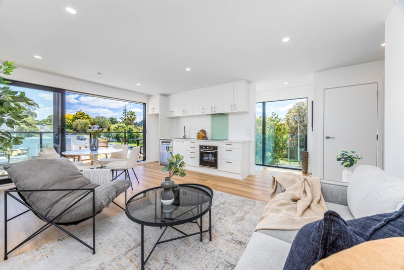 52D Lauderdale Road, Birkdale, Auckland - Carousel 1