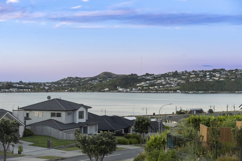 26 Margaret Shields Avenue, Aotea, Porirua - Carousel 2