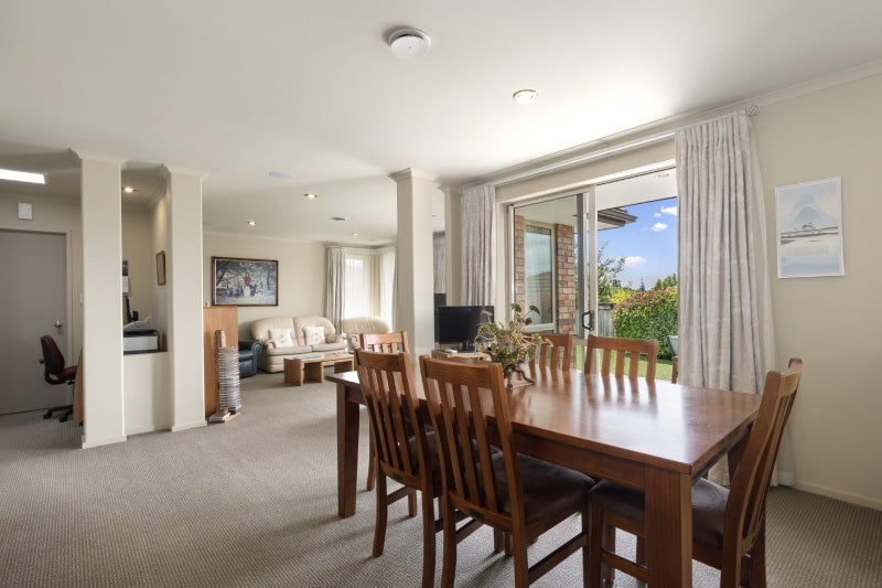 6 Kirtle Close, Pyes Pa, Tauranga - Carousel 2