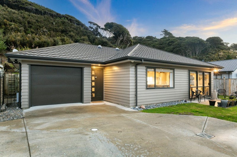 9 Moonsail Drive, Whitby, Porirua - Carousel 1