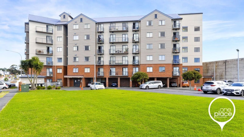 4F/17 Crown Lynn Place, New Lynn, Auckland - Carousel 1