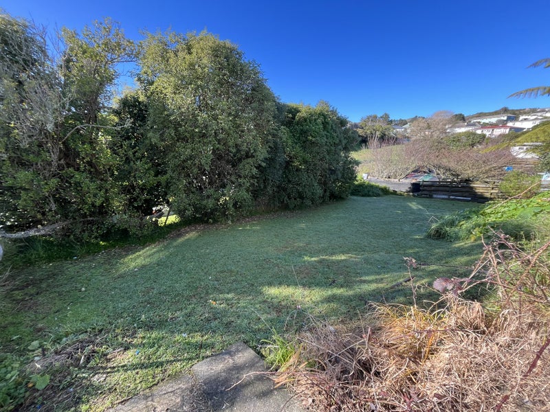 33 Leicester Street, Cannons Creek, Porirua - Carousel 10