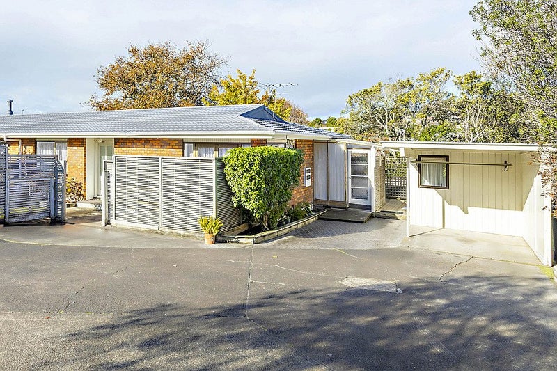 1/23 Mannering Place, Hillcrest, Auckland - Carousel 1