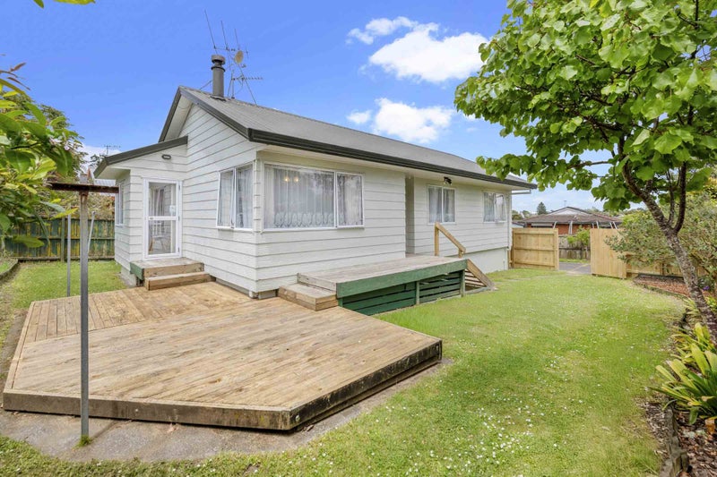 1/6 De Quincey Terrace, Highland Park, Auckland - Carousel 1