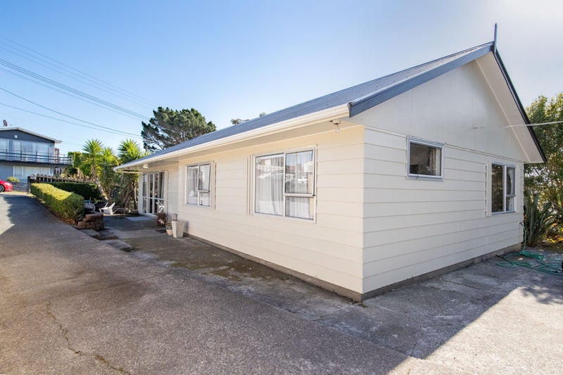 43 Levant Street, Cannons Creek, Porirua - Carousel 12