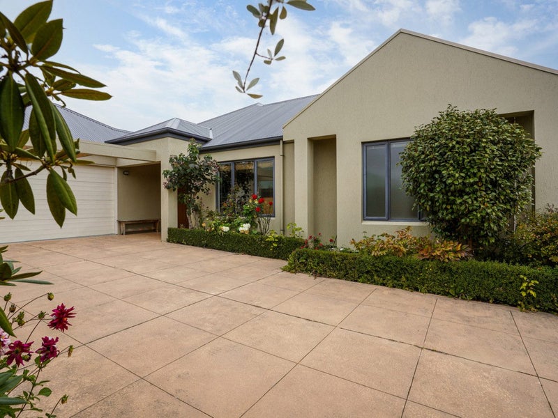 17 Ashton Mews, Casebrook, Christchurch - Carousel 1