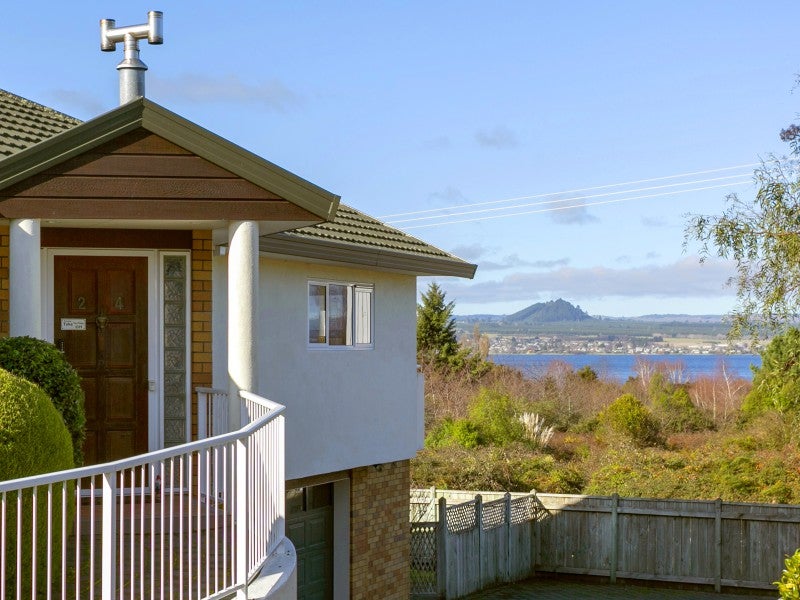 24 Kinder Street, Acacia Bay, Taupo - Carousel 1