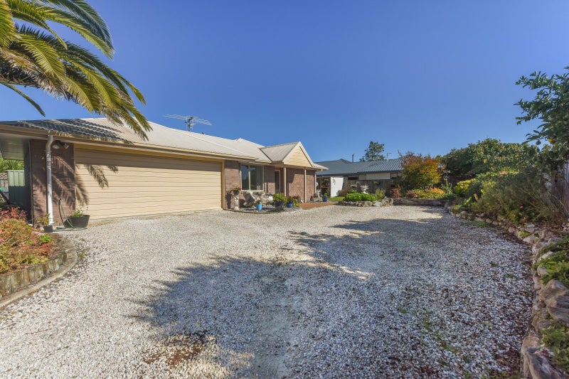 8 Otia Drive, Richmond, Richmond - Carousel 1