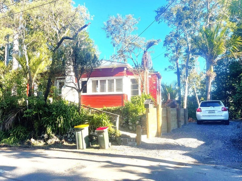 9 Tanekaha Road, Titirangi, Auckland - Carousel 1