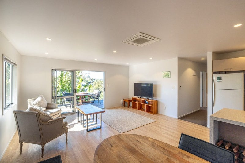 20 Wellington Road, Surfdale, Waiheke Island - Carousel 2