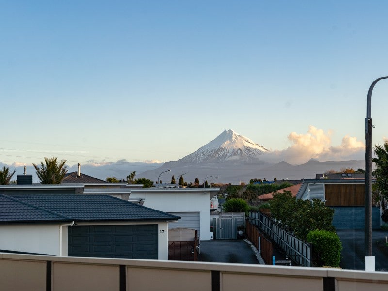 13 Winstone Place, Highlands Park, New Plymouth - Carousel 2