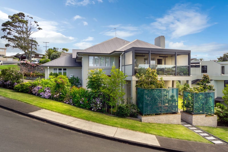 6 Penning Road, Castor Bay, Auckland - Carousel 2