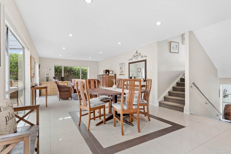 25 Borneo Drive, Fairview Heights, Auckland - Carousel 2