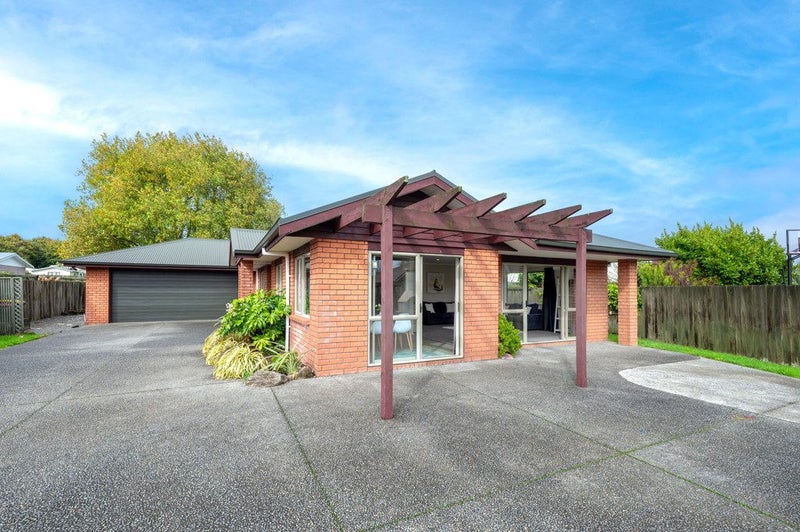 17 Courtenay Place, Owhata, Rotorua - Carousel 2