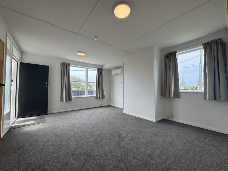 21 Ealing Street, Redwood, Christchurch - Carousel 2