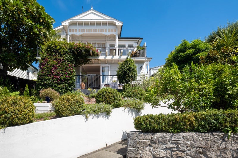 11 Lincoln Road, Bluff Hill, Napier - Carousel 1