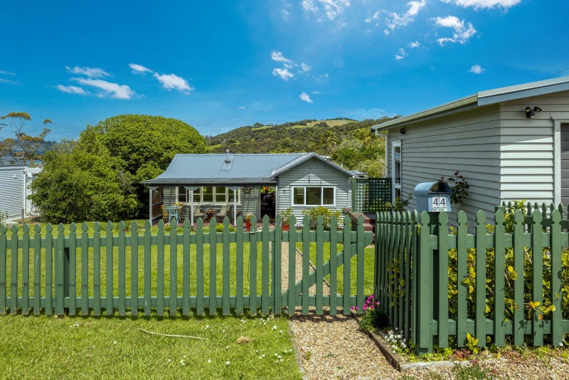 44 Mako Street, Oneroa, Waiheke Island - Carousel 1