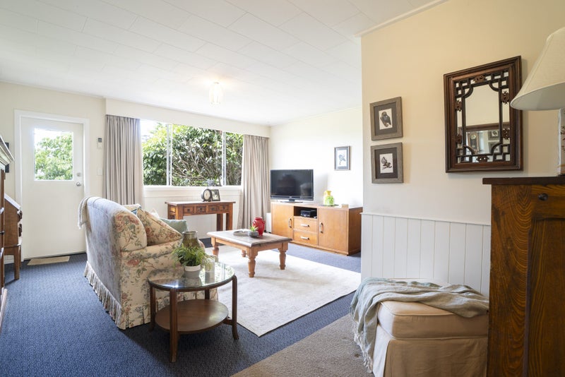 1/377 Main Road, Tawa, Wellington - Carousel 1