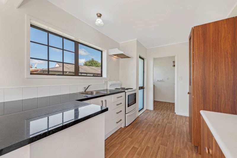 4 Aspiring Avenue, Clover Park, Auckland - Carousel 2