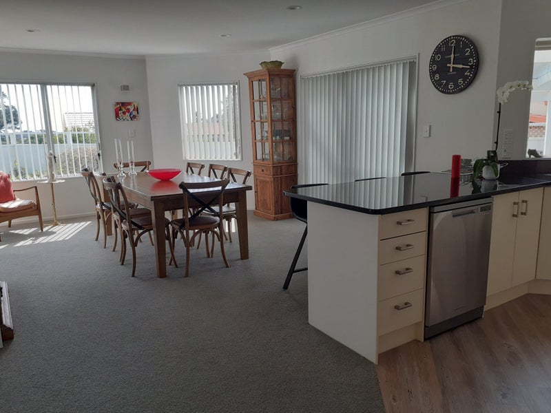 12 Shelter Grove, Frankleigh Park, New Plymouth - Carousel 1