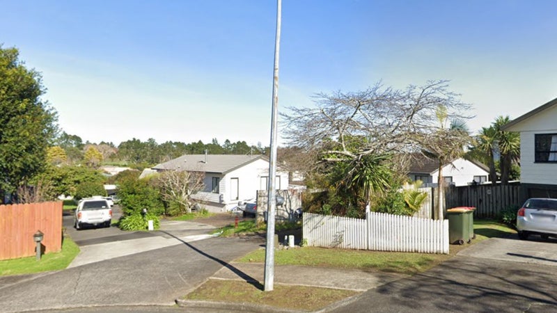 11 Seaglen Place, Botany Downs, Auckland - Carousel 1