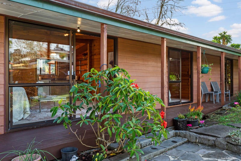 2/11 Thistledew place, Bayview, Auckland - Carousel 2