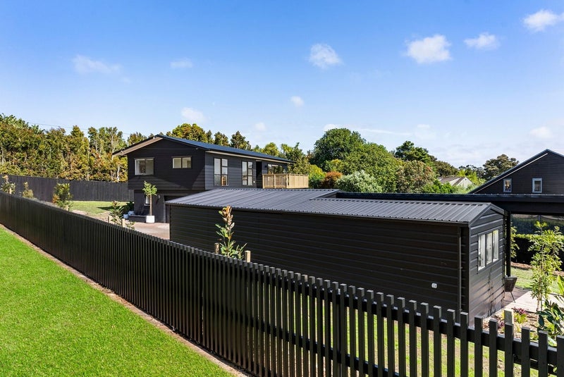 1 Tauhinu Road, Greenhithe, Auckland - Carousel 21