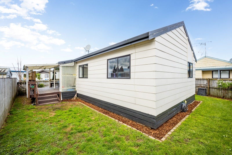 4 Silkwood Lane, Melville, Hamilton - Carousel 1