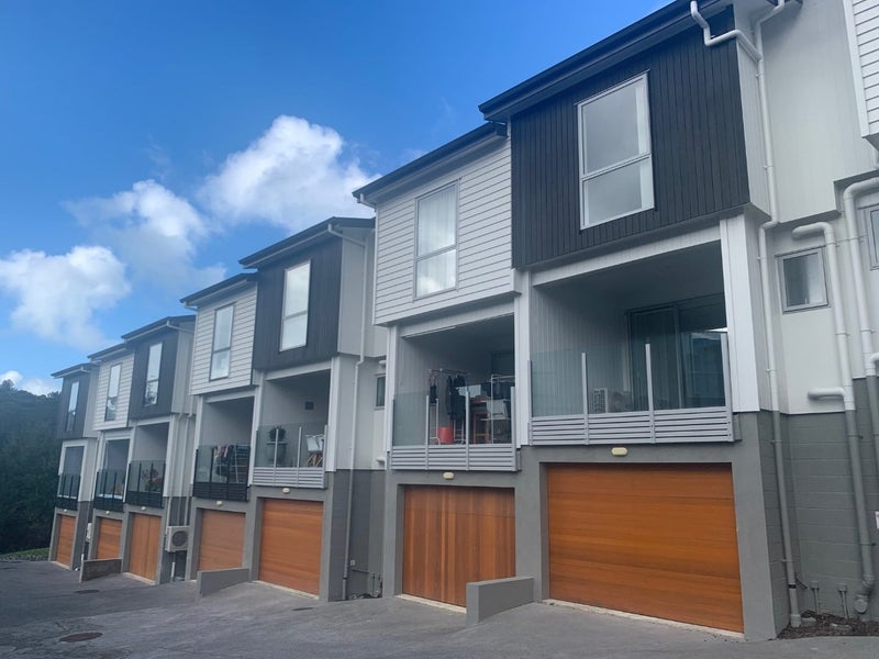 21/10 Silver Moon Road, Albany Heights, Auckland - Carousel 1