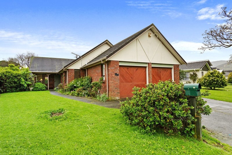 18 Mcenroe Grove, Naenae, Lower Hutt - Carousel 18